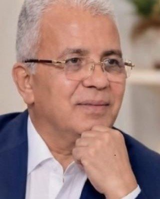 الكاتب الصحفي محمد العزيزي يكتب: ترامب.. يبحث عن قطة سوداء في غرفة مظلمة!