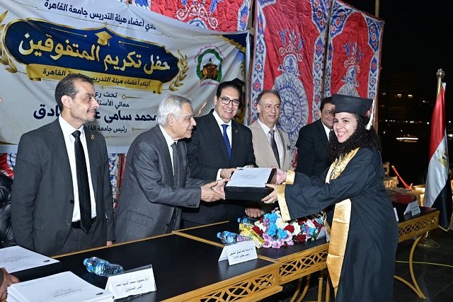 رئيس جامعة القاهرة يفتتح المقر الجديد لنادي أعضاء هيئة التدريس