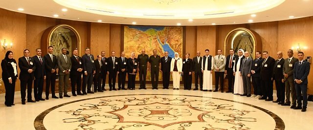 الفريق أشرف سالم زاهر القائد العام للقوات المسلحة وزير الدفاع والإنتاج الحربى يستقبل وفداً من أعضاء لجنة الدفاع والأمن القومى بمجلس النواب