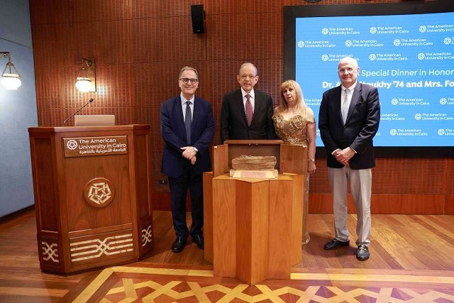 الجامعة الأمريكية تكرم الدكتور عاطف الطوخي