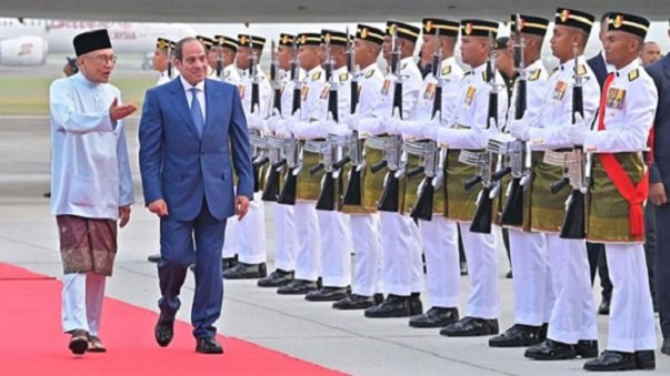 الرئيس السيسي يصل إلى مطار كوالالمبور الدولي في مستهل زيارته إلى مملكة ماليزيا