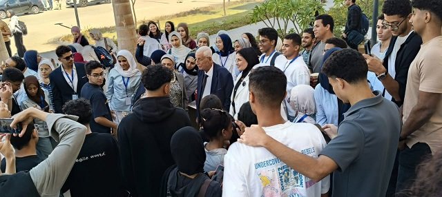 حسام موافي في لقاء مفتوح مع طلاب القطاع الصحي بجامعة القاهرة الأهلية