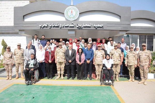 جامعة القاهرة تنظم زيارة ميدانية لجمعية المحاربين القدماء ومصابي الحرب بمدينة الوفاء والأمل